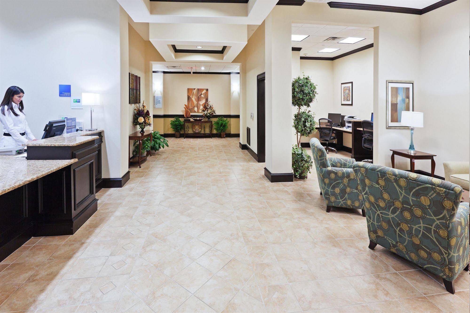 Holiday Inn Express & Suites Brownfield Exterior foto