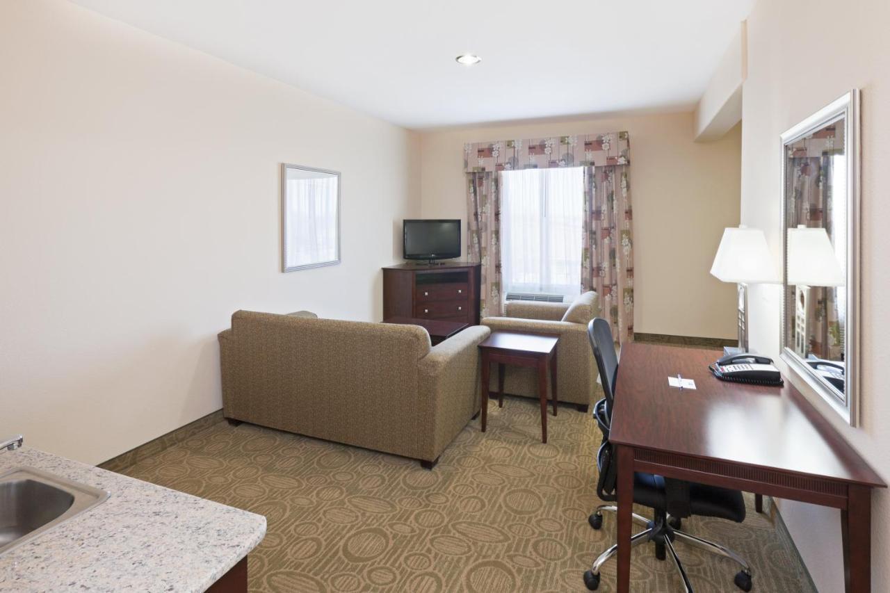 Holiday Inn Express & Suites Brownfield Exterior foto